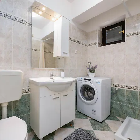 Ruzic By Interhome פורץ